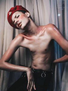 スキニー体型を魅力的に見せるコーディネートのポイントは？