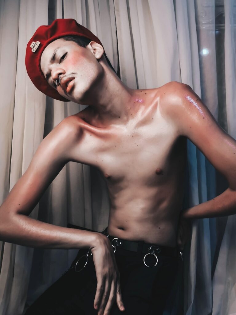 スキニー体型を魅力的に見せるコーディネートのポイントは？