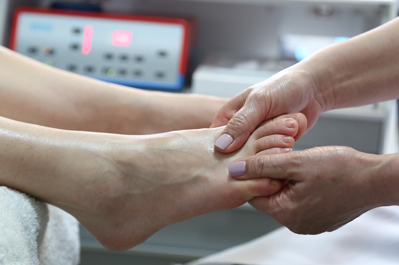 むくみ解消に効果的な週末のフットケア方法は？