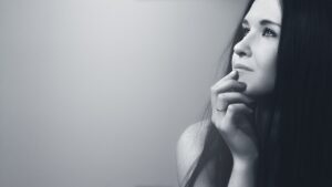 むくみ改善に効果的な寝る姿勢とは？