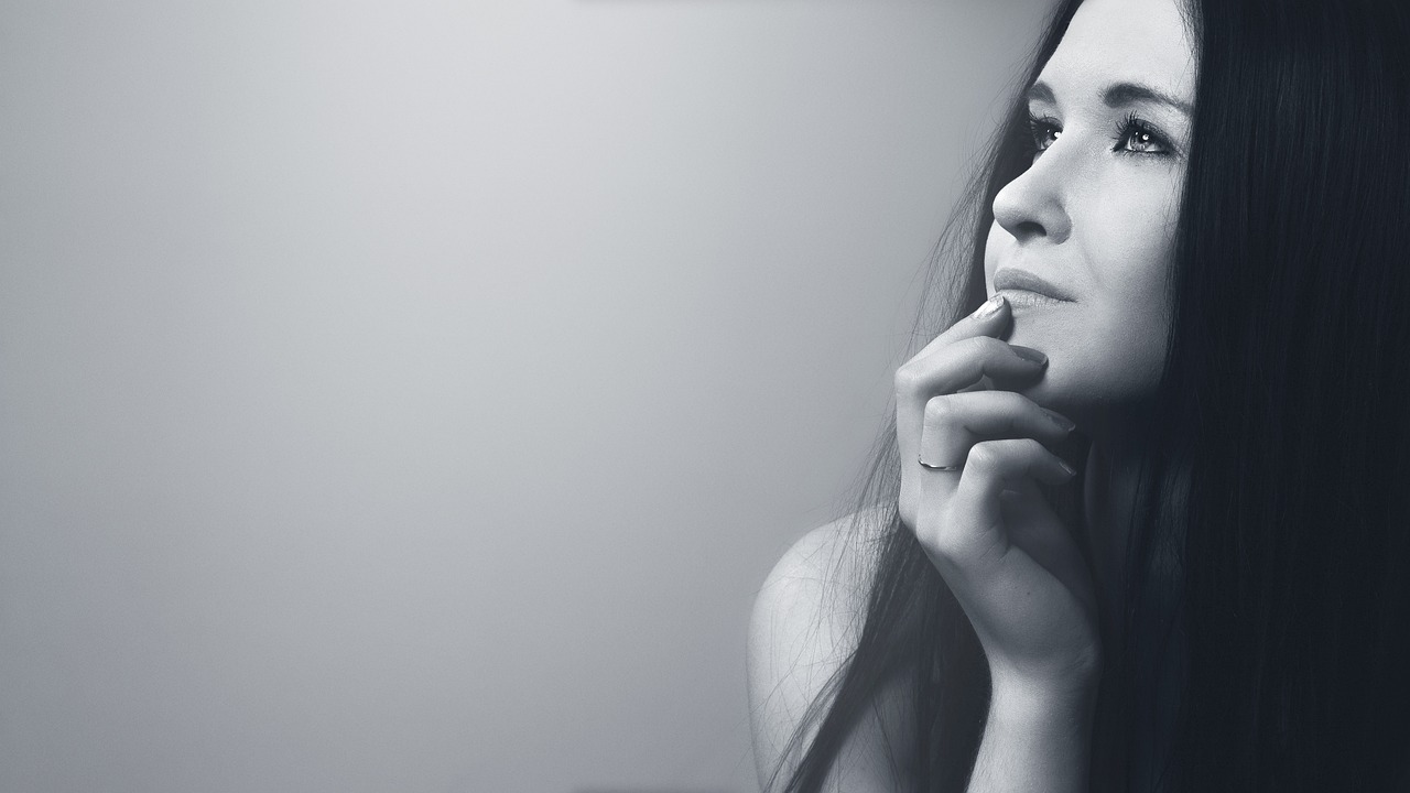 むくみ改善に効果的な寝る姿勢とは？