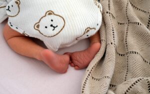 足が太いのは骨盤の歪みが原因？その解消法は？